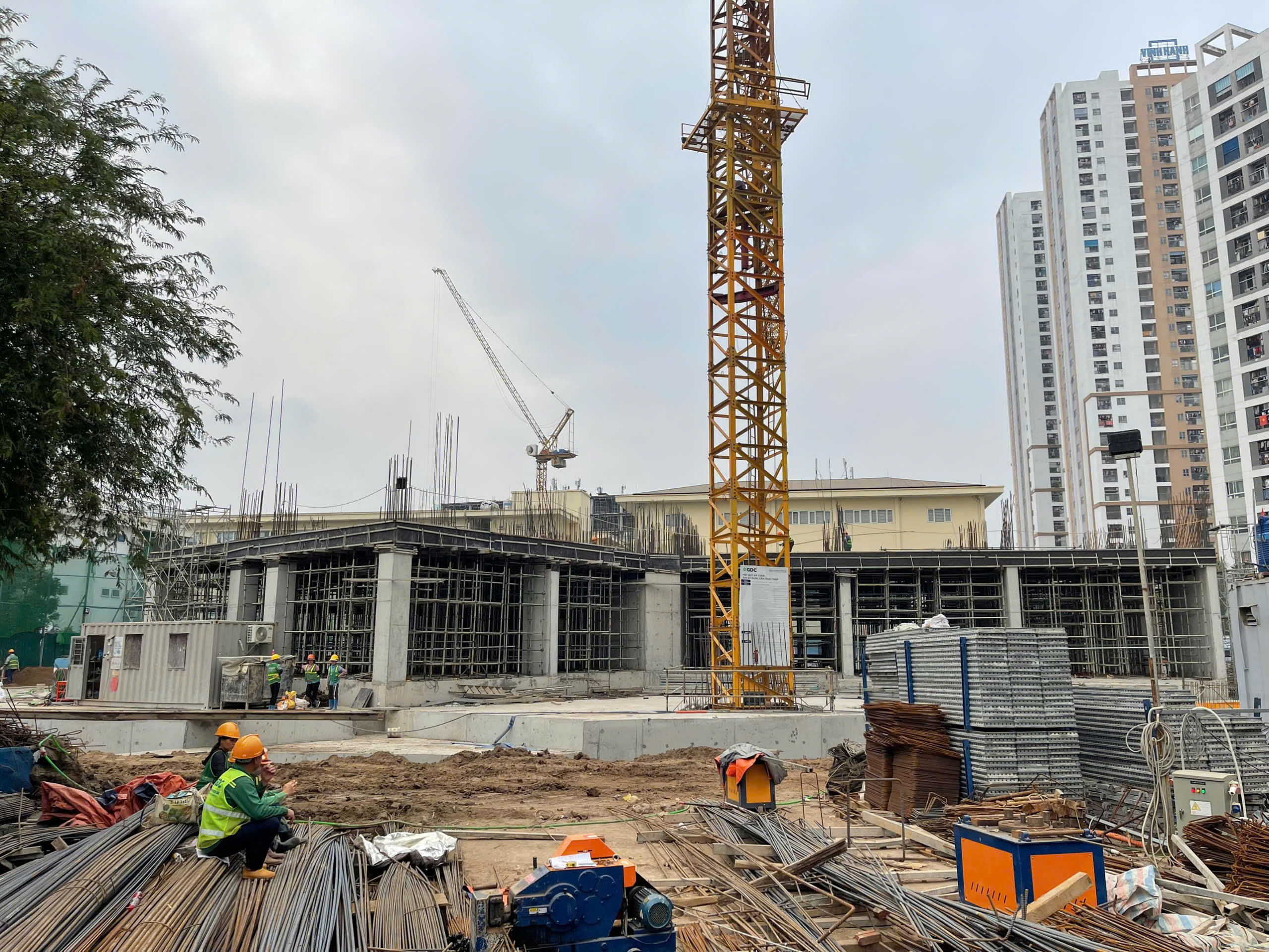 Cận cảnh c&ocirc;ng tr&igrave;nh x&acirc;y dựng chung cư Viha Flora Y&ecirc;n Sở th&aacute;ng 2/2026